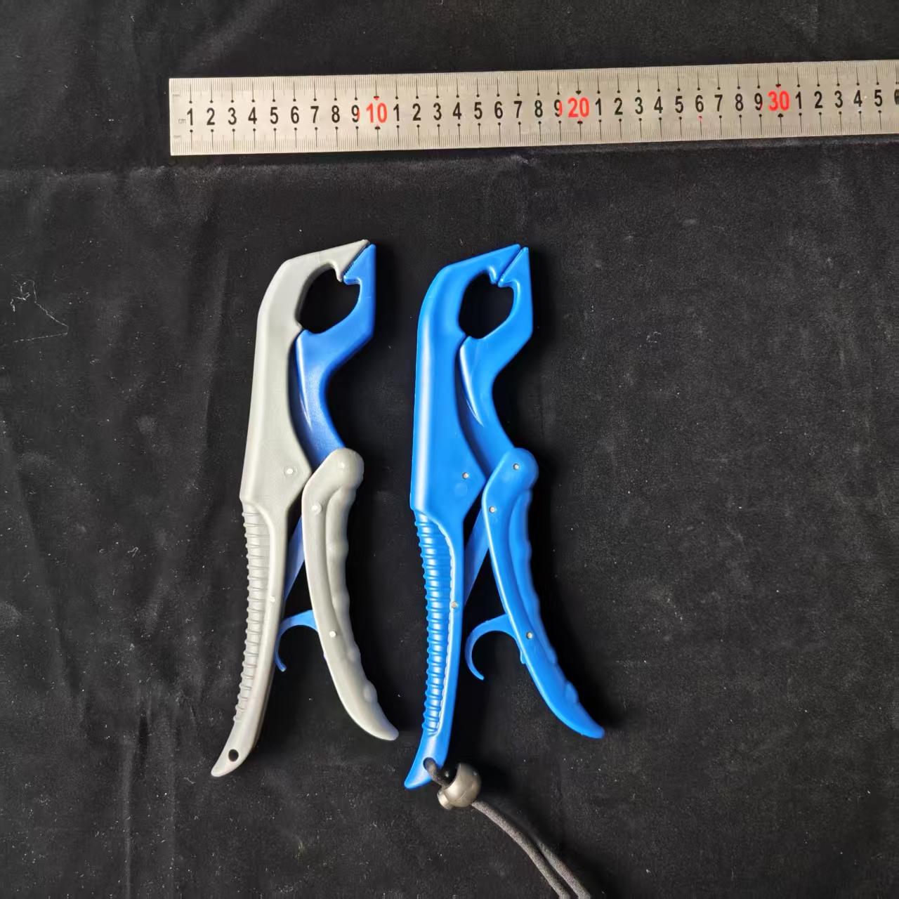 Plastic floating water spout fish control device