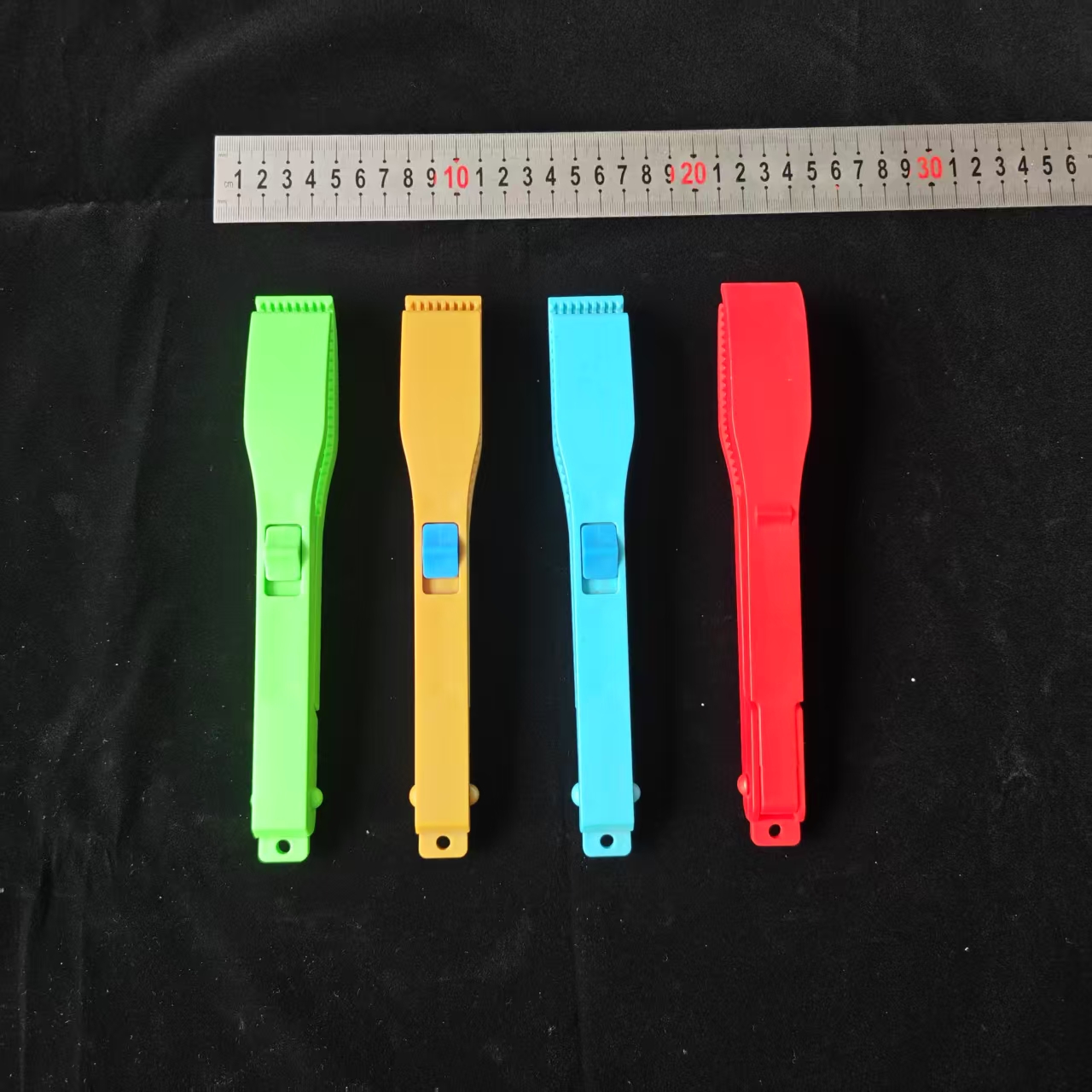 Plastic floating water control fish clamp